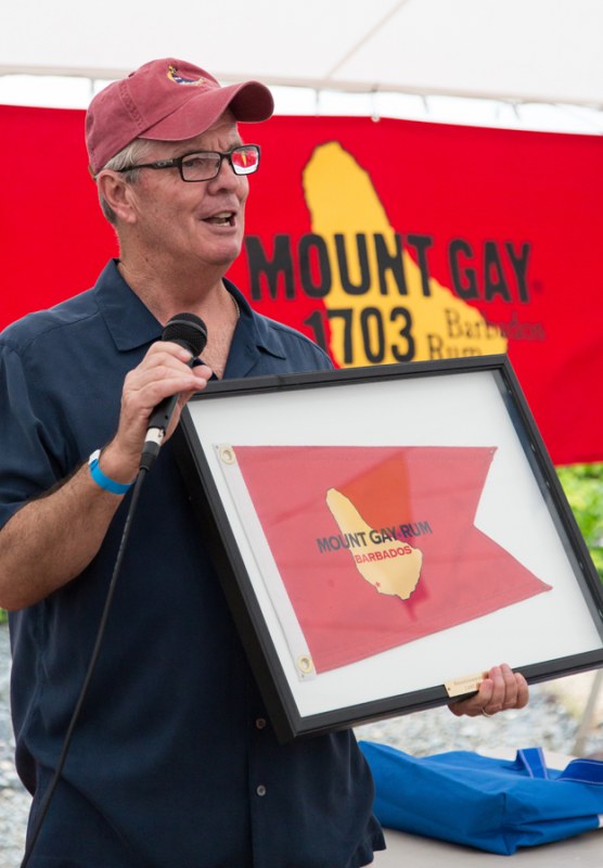 1024_john_ryan_from_mt_gay_presents_last_place_trophy_to_borrowed_horse_2014