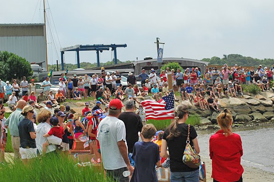 809_2013_the_crowd_gathers_to_cheer_on_the_cb_regatta_racers